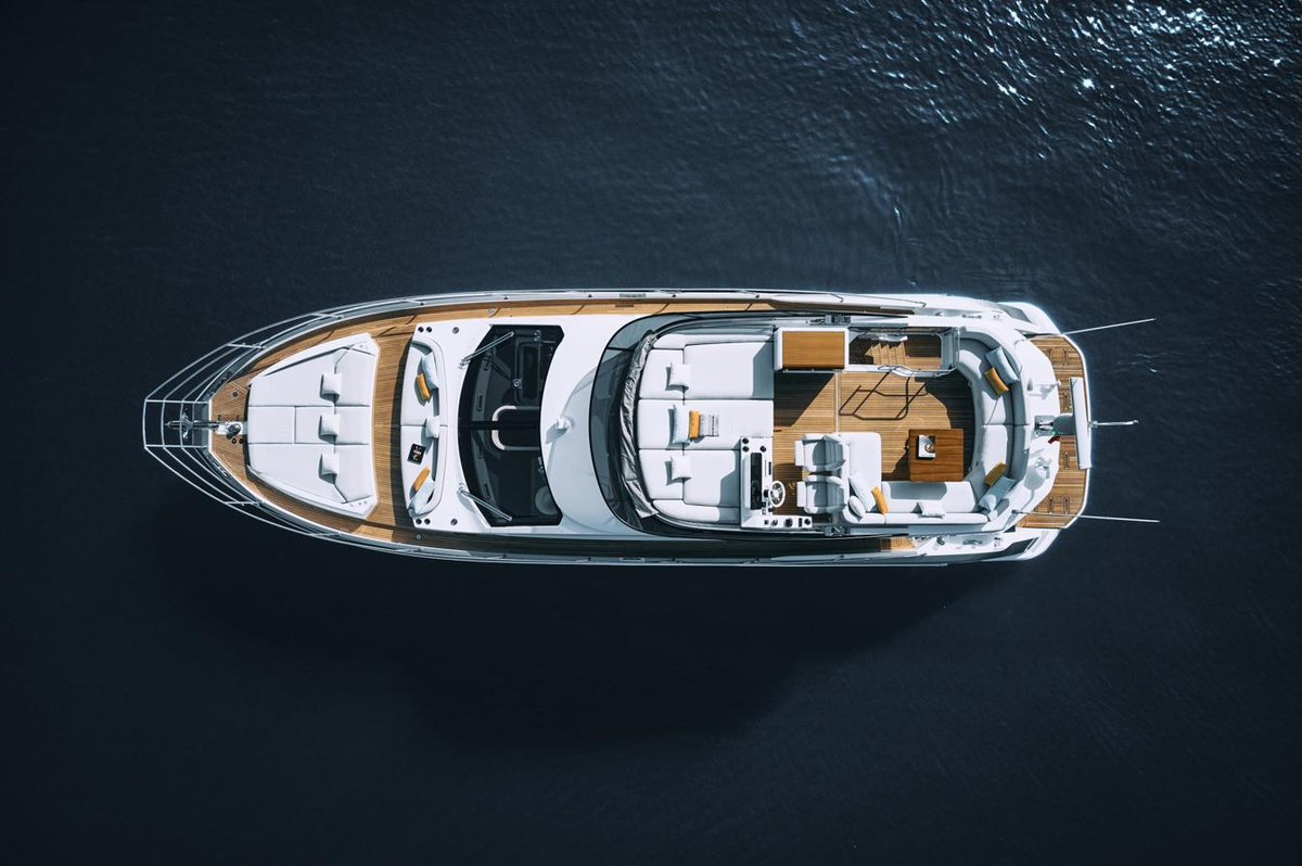 Azimut Fly 53 flybridge yacht